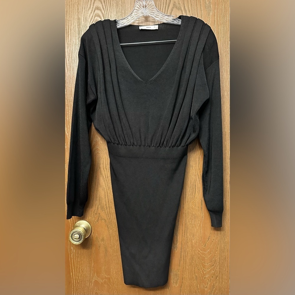 MNG by Mango Black Pleated Shift Dress Size 4 Stretch With Shoulder Pads‎